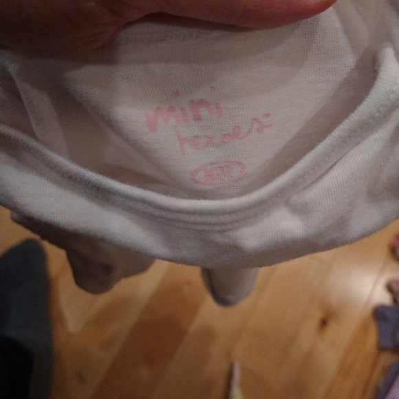 3/20$ 0-3m unicorn onesie and hat - Picture 6 of 9